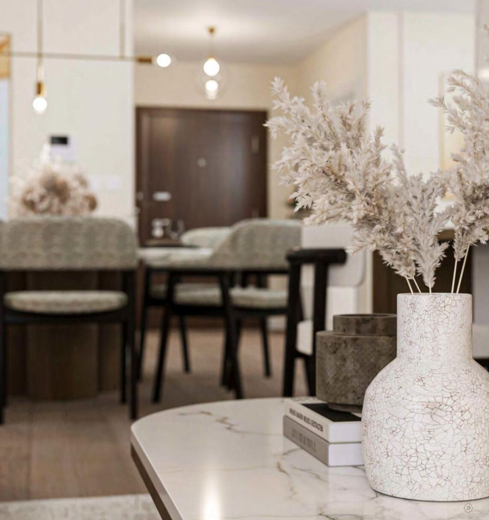 2 bed · 818 sq ft