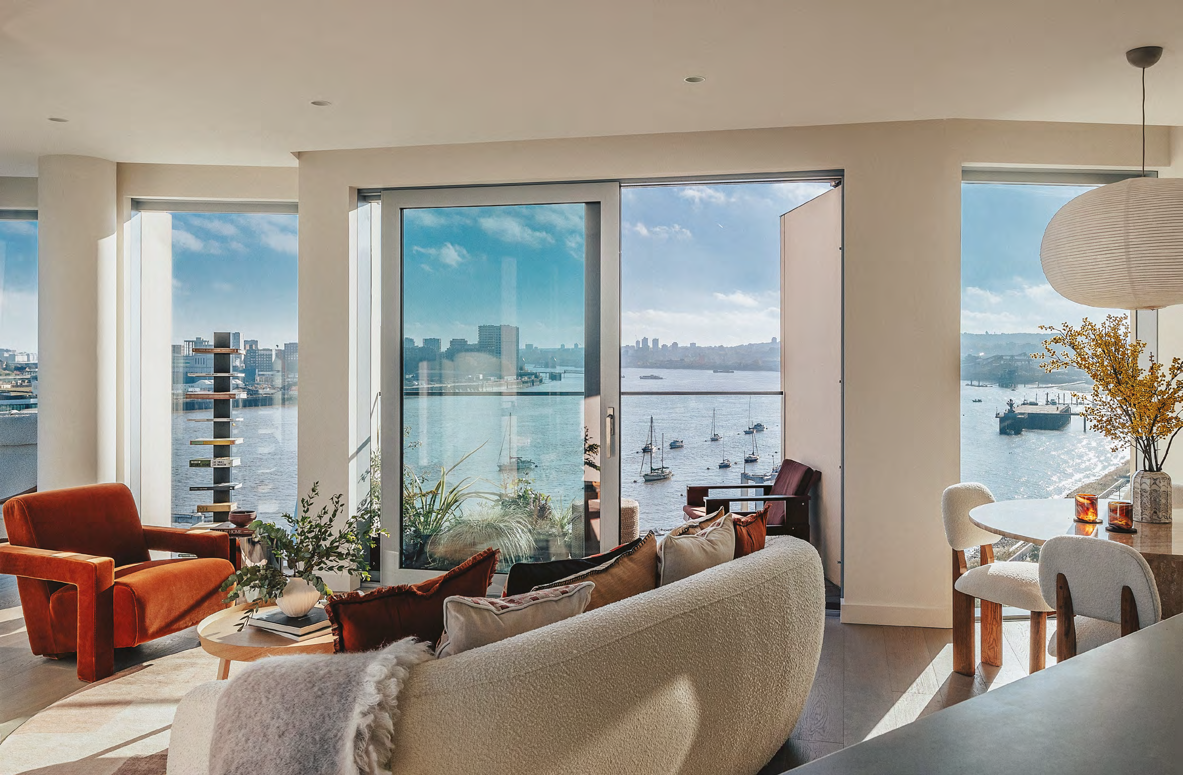 2 bed · 781 sq ft